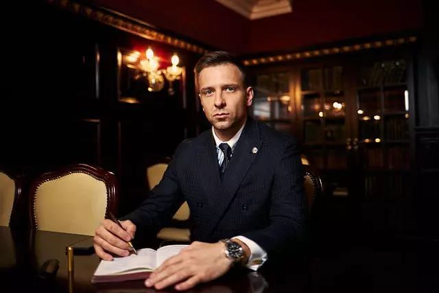 lawyer-attorney-law-judge-640x480-14275082.jpeg
