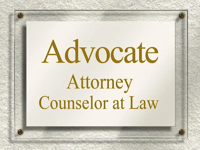 lawyer-attorney-law-judge-640x480-62710998.jpeg