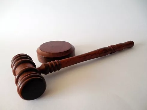 lawyer-attorney-law-judge-640x480-11192320.jpeg