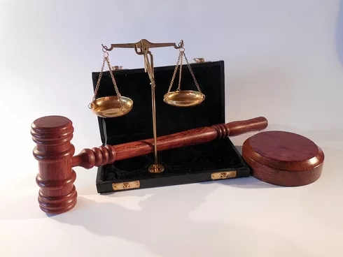 lawyer-attorney-law-judge-640x480-14518842.jpeg