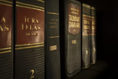 lawyer-attorney-law-judge-640x480-30948119.jpeg